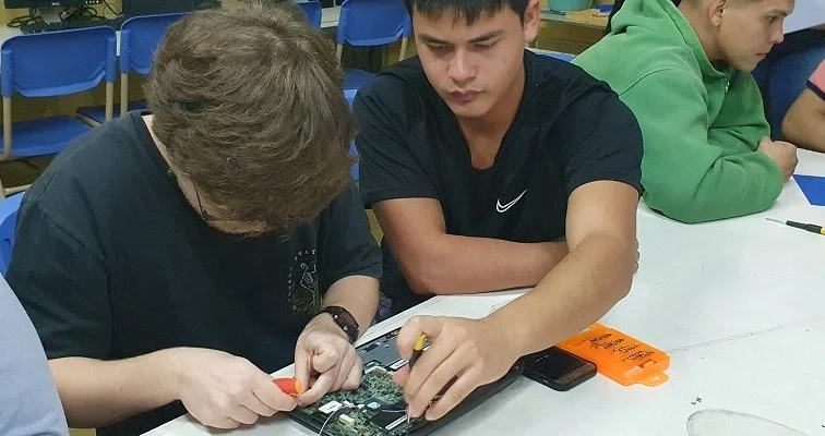 Formación profesional desempleo Por los Jóvenes - Don Bosco